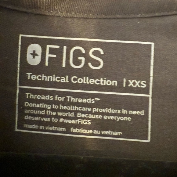 Figs Black Oversized Cap Sleeve Blouse with Mandarin Collar - Picture 3 of 4